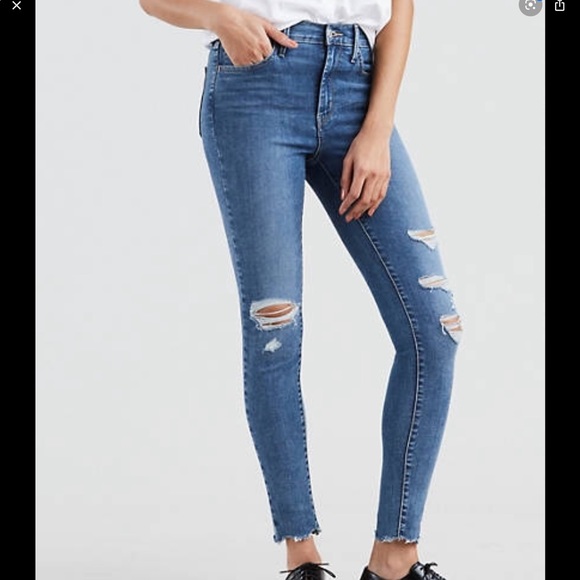 Levi's Denim - NWT Levi’s 720 high rise distressed raw hem Sz 30